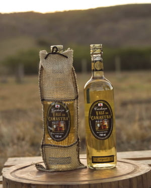 CACHAÇA ARTESANAL VALE DA CANASTRA OURO 670 ML