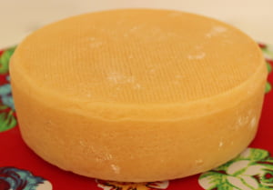 QUEIJO DA CANASTRA TRADICIONAL DONA ANTÔNIA - 1KG
