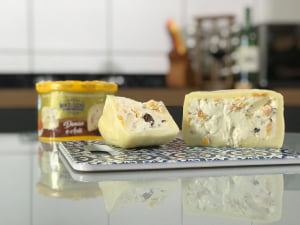 KIT 3 QUEIJOS RECHEADOS BOM DA FAZENDA ESPECIAIS - (DAMASCO COM AVELÃ, REQUEIJÃO, AZEITONA) - 600 G CADA